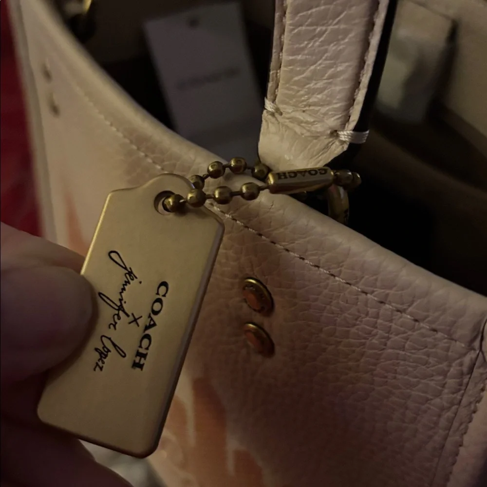 Coach 🆕 JLO Dempsey Tote 22 collectable  New York skyline Jennifer Lopez & Coach